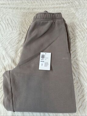 Aritzia Sweatfleece Mega Straight Joggers in Nomad Taupe Size M